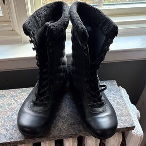 Helly Hansen Black Quilted Winter Boots